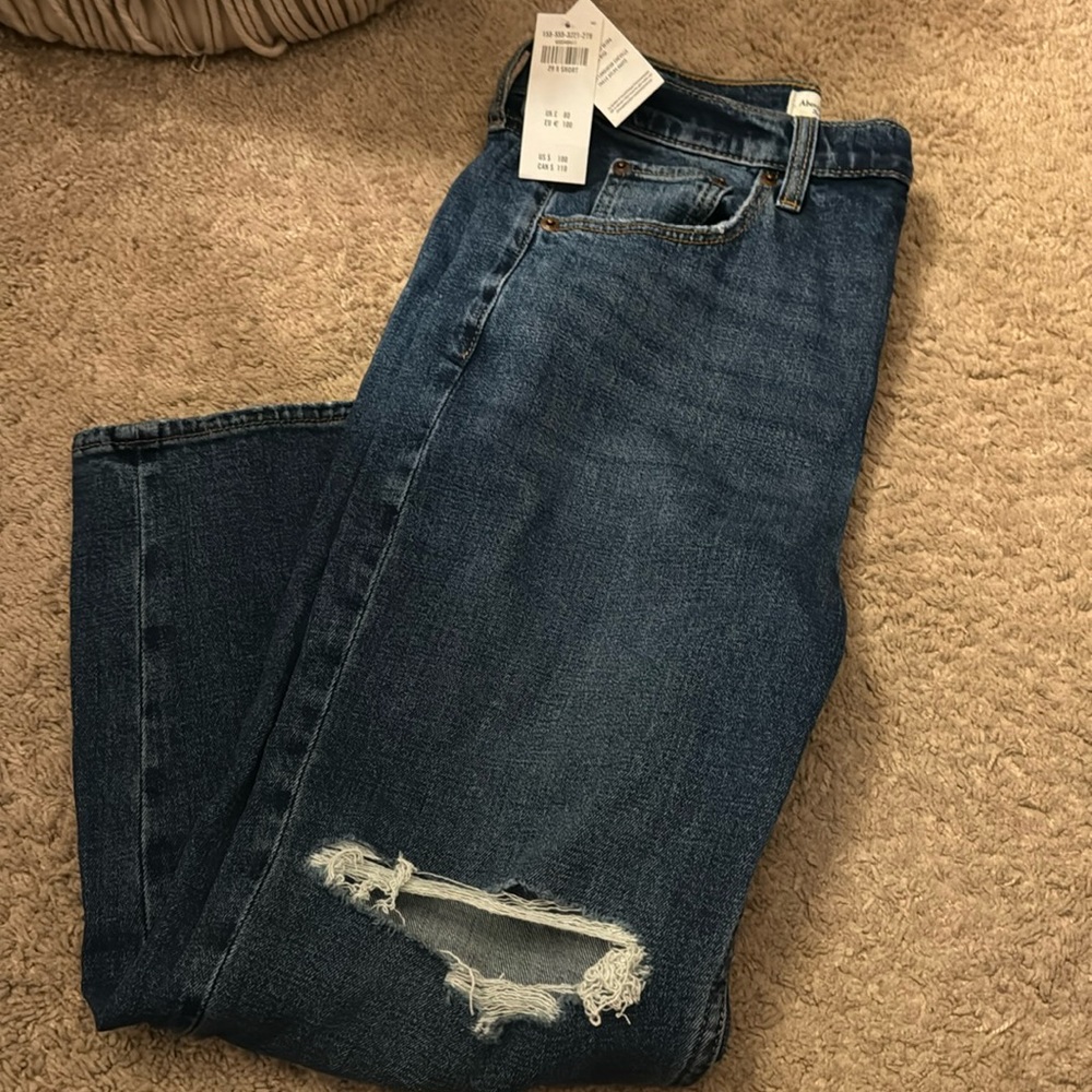 Brand New Abercrombie “The Ankle Straight” Jeans